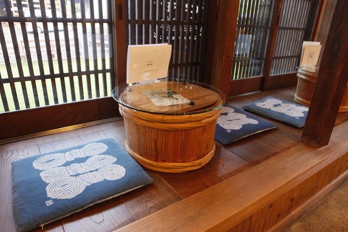 酒蔵カフェテーブル