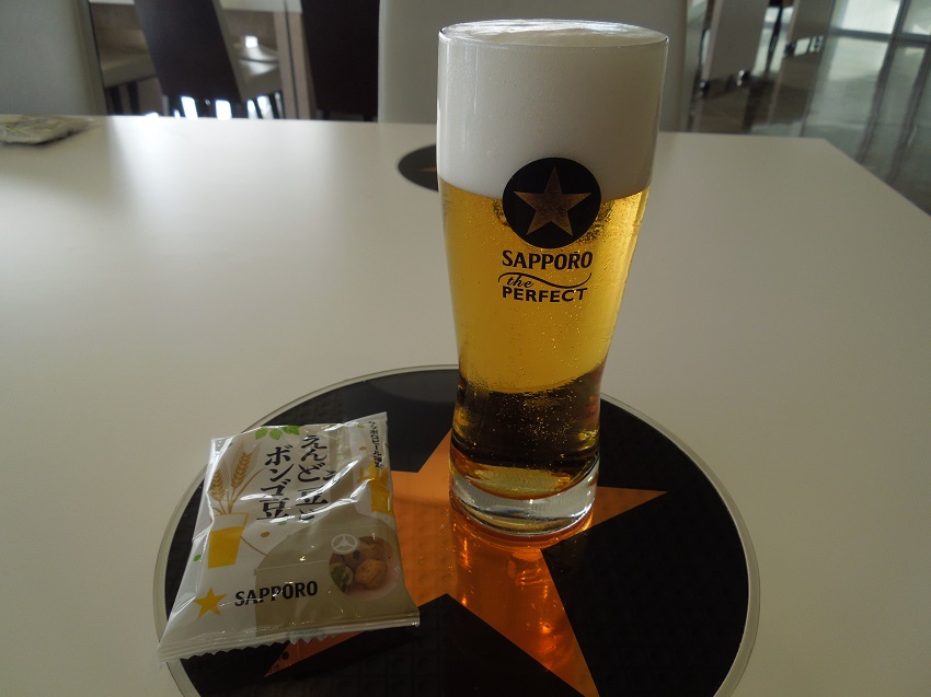 サッポロビールの工場見学で試飲できるビールとおつまみ