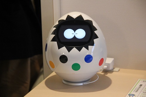 東京ディズニーリゾートからすぐの変なホテル舞浜東京ベイ。お部屋にはコンシェルジュロボット完備。