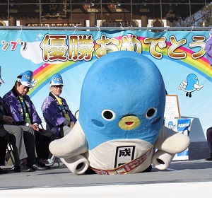 うなりくん、ゆるきゃらグランプリ2017優勝のため覚えた土下座を披露①