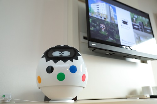 東京ディズニーリゾートからすぐの変なホテル舞浜東京ベイ。お部屋にはコンシェルジュロボット完備。