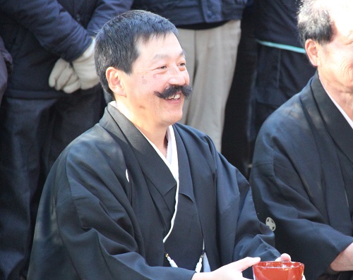 髭撫祭七引き合いの拝受