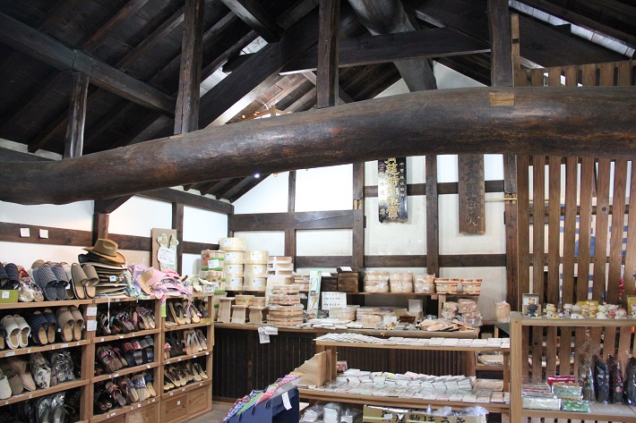 佐原の植田屋荒物店の店内