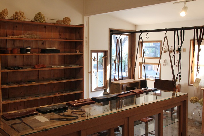 個性豊かなお店が集まる「KAWAGUCHI SHINMACHI」の革小物の販売&工房「 JOURNEY」