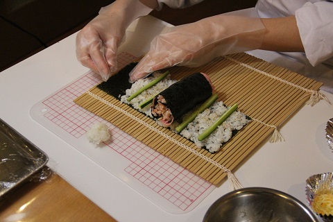 バラの飾り巻き寿司の工程