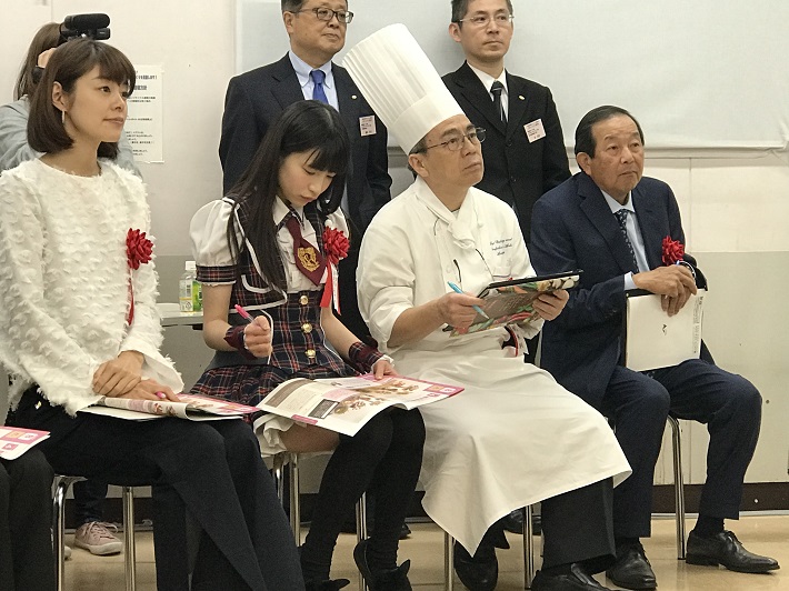 川瀬良子さん、もえのあずきさんなど審査委員の方々