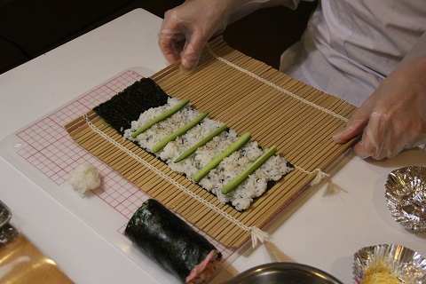 バラの飾り巻き寿司の工程