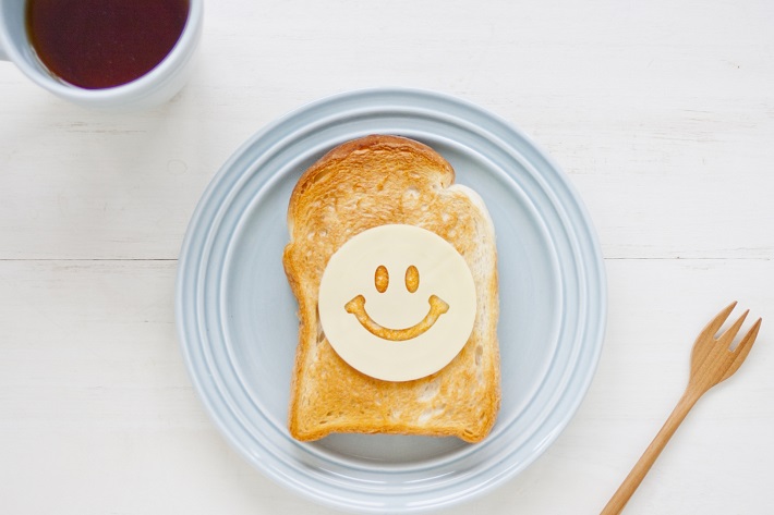 こんがり焼いたトーストとコーヒーで素敵な朝が始まります