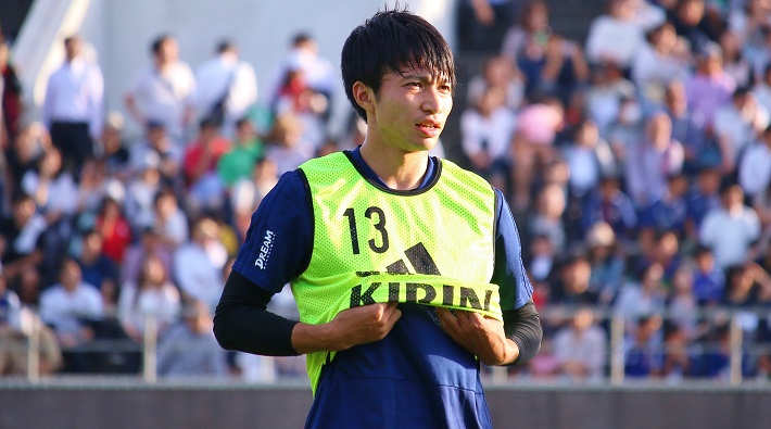 サッカー日本代表選手トレーニングキャンプに参加する柴崎岳選手