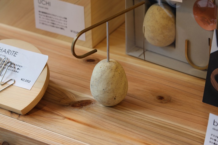 栃木県宇都宮市の大谷資料館の敷地内にあるROCKSIDE MARKETはオシャレな品揃え