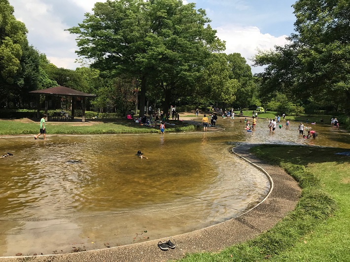 習志野市にある香澄公園のじゃぶじゃぶ池