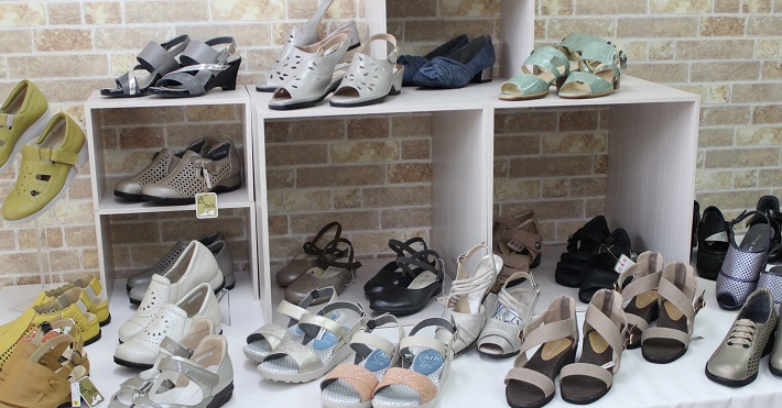 小さいサイズの婦人靴UNISHOES(ユニシューズ)は、20.5cmからの品揃え