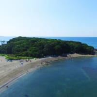 千葉県の沖ノ島は、砂浜で陸続きになった「陸繋島（りくけいとう）」という地形