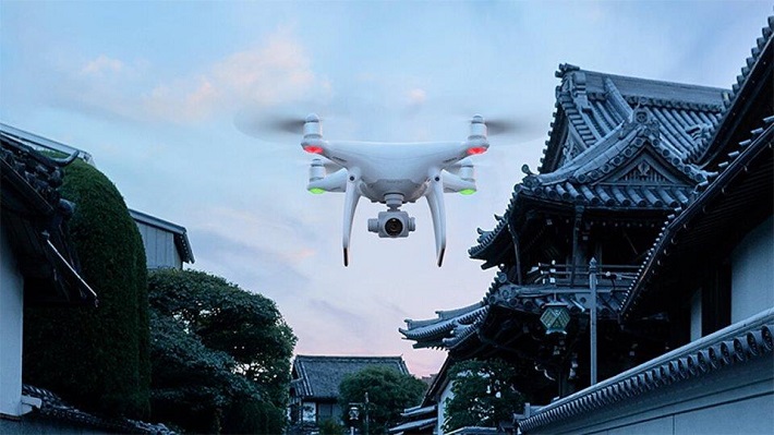 ドローンを使って屋根や外壁の隅々までチェックできます。