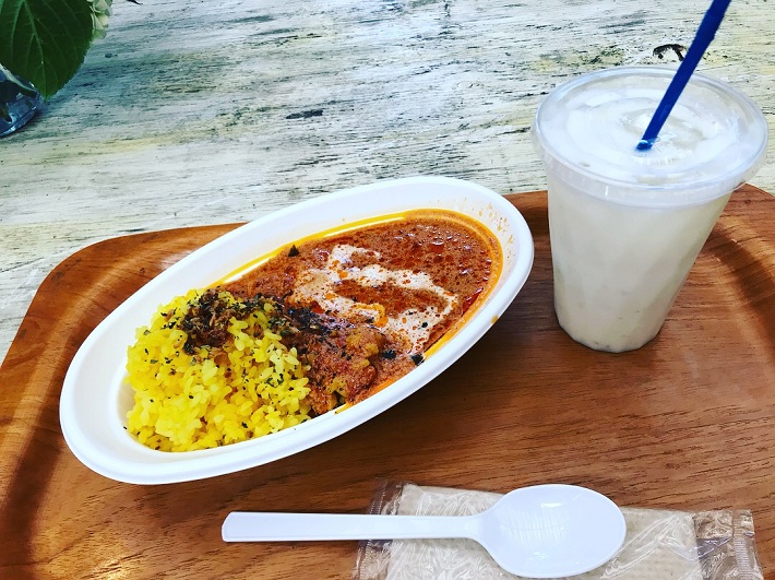 椿森コムナ カレー専門店「Delish」のバターチキンカレーとラッシー