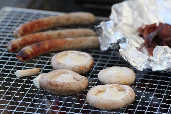 しいたけのおいしい食べ方は炭火片面焼き