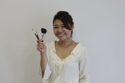 ヘアメイクアーティストHARUさんのプロが教える簡単メイク術が人気