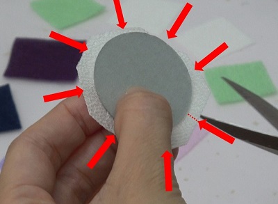 七五三の髪飾りとして人気のつまみ細工の作り方
