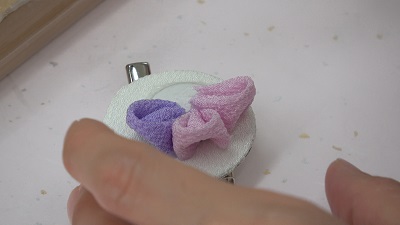 七五三の髪飾りとして人気のつまみ細工の作り方