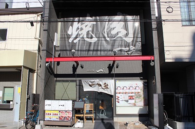 千葉市稲毛区の焼肉Dining 一’sはラーメン店の2F