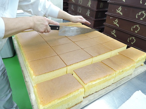 文明堂壱番館春日部店では月に2日間のみ焼き立てのカステラを販売