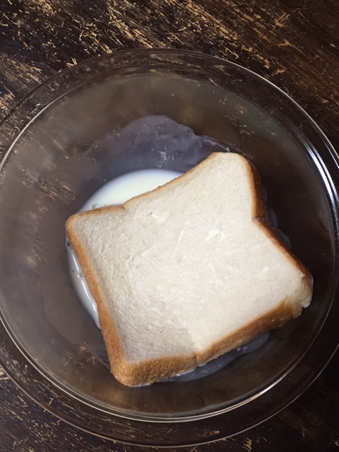 フレンチトーストの作り方「食パンにしみこませる」