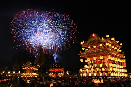 大祭を彩るスターマイン(秩父夜祭)