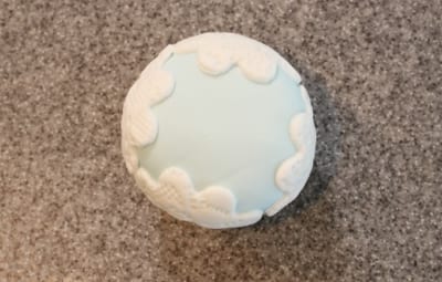 マシュマロフォンダント作り方 パーツをのせる
