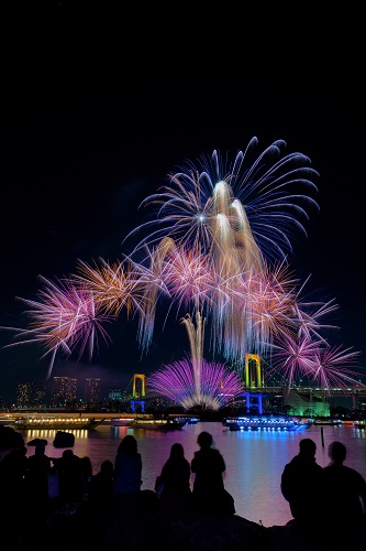 お台場レインボー花火2018(撮影:花火写真家金武武)