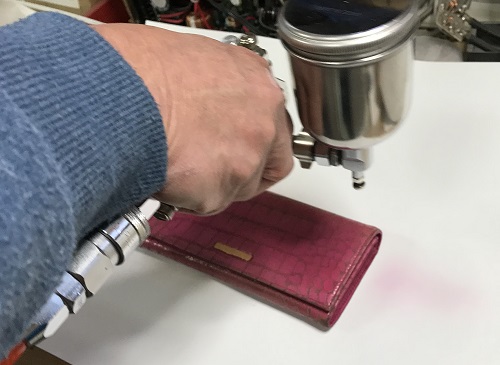 ブランドのお財布を元の色にカラーチェンジ