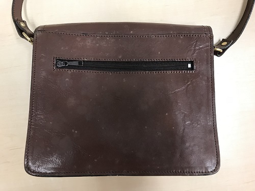 バッグについてしまった白いカビをクリーニング