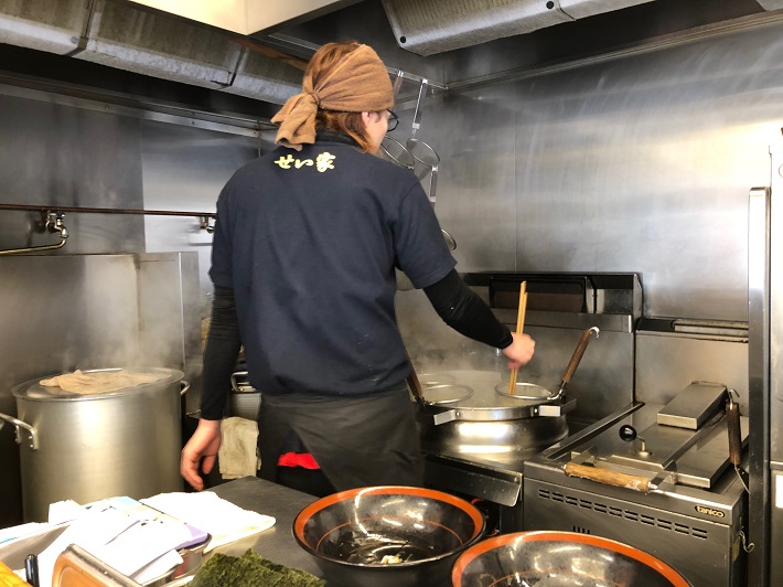 下総中山ラーメン屋「せい家」店員さん