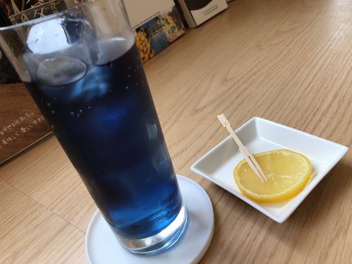 カフェ食堂「hideway」ブルーエルダーフラワー