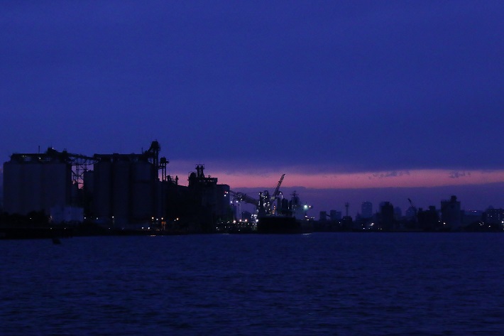 千葉工場夜景クルーズ市川市から袖ケ浦市の手前、六つの市にわたる港湾「千葉港」