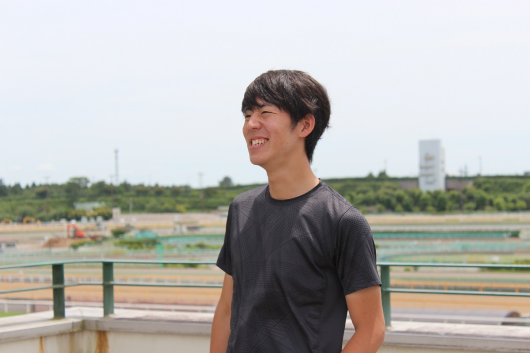 馬が好きで競走馬を育てる厩務員になったアニベジ卒業生