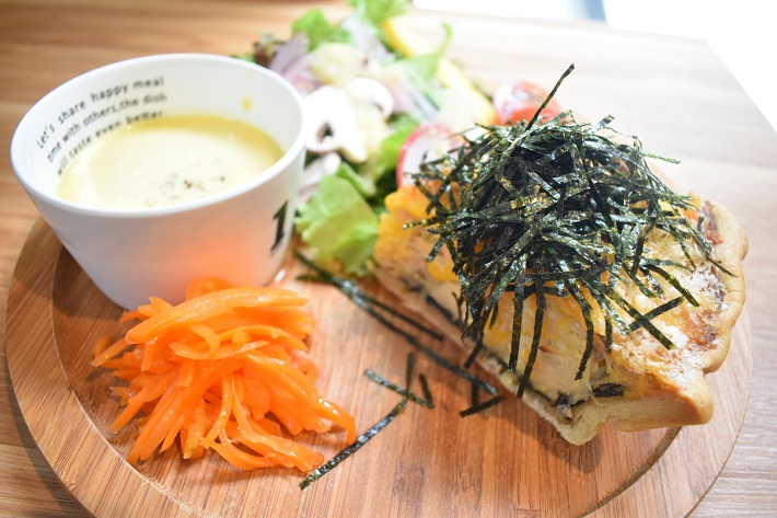 佐倉のちいさな箱カフェのキッシュプレート
