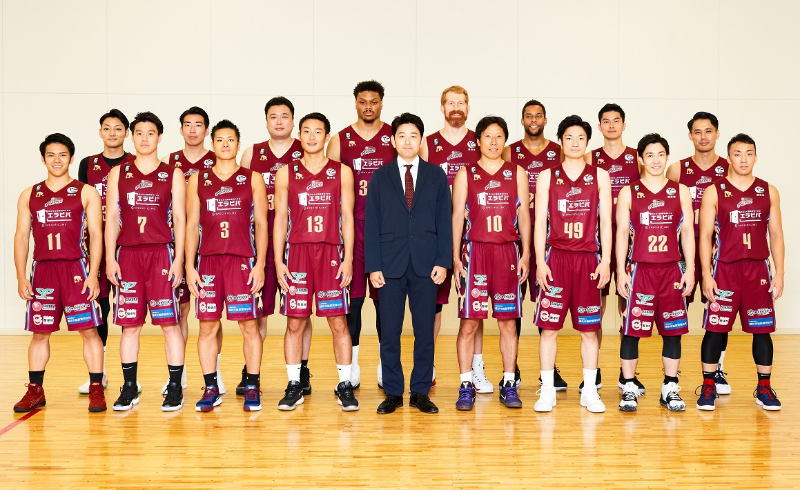 越谷アルファーズの集合写真