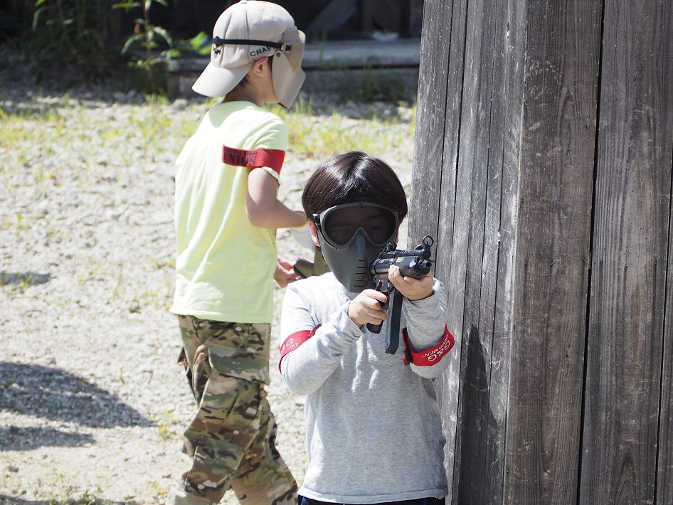 スリル満点のジュニアガン戦を体験